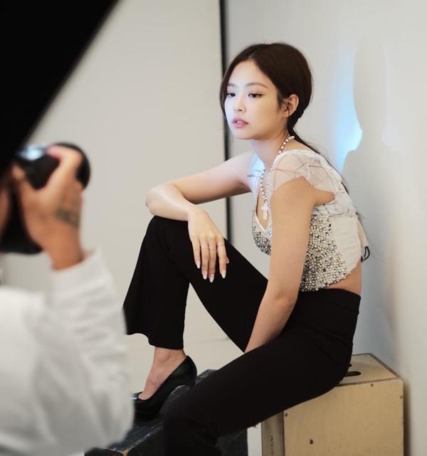 Ai cũng cần lắm 1 người bạn như Lisa: Làm phó nháy xuất sắc cho các chị em, fan vào copy cũng ra khối kiểu hay ho-13