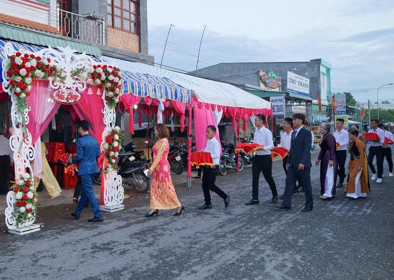 Cô gái vì sợ say xe nên yêu luôn anh hàng xóm nhà đối diện, sáng rước dâu chiều về nhà mẹ đẻ chơi-4