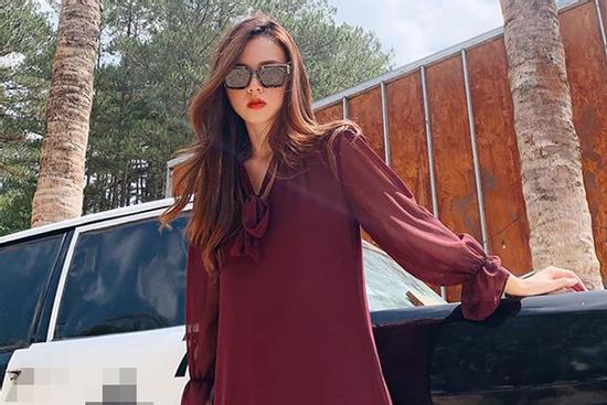 Ở nhà tránh dịch cũng phải check-in điên đảo, Midu không ngờ bị fans ruột săm soi nhan sắc