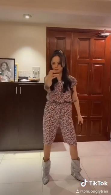 Lầy có số má như Phương Ly: Diện hẳn đồ ngủ đi làm, đi xem phim...-4