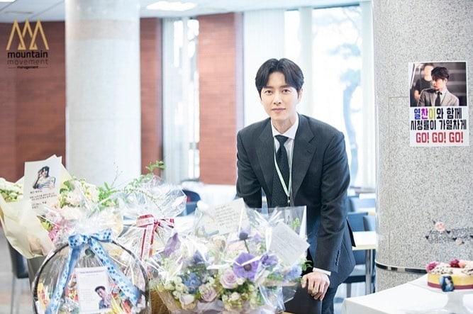 Nam diễn viên Park Hae Jin bất ngờ nhận được quà tặng từ người hâm mộ và đồng nghiệp nhân kỷ niệm 14 năm hoạt động nghệ thuật.