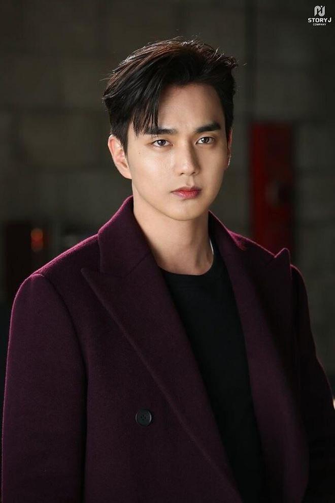 Nam diễn viên Yoo Seung Ho rút khỏi bộ phim điện ảnh “Lính cứu hỏa” sau khi đoàn phim hoãn quay do ảnh hưởng của dịch bệnh Covid-19.