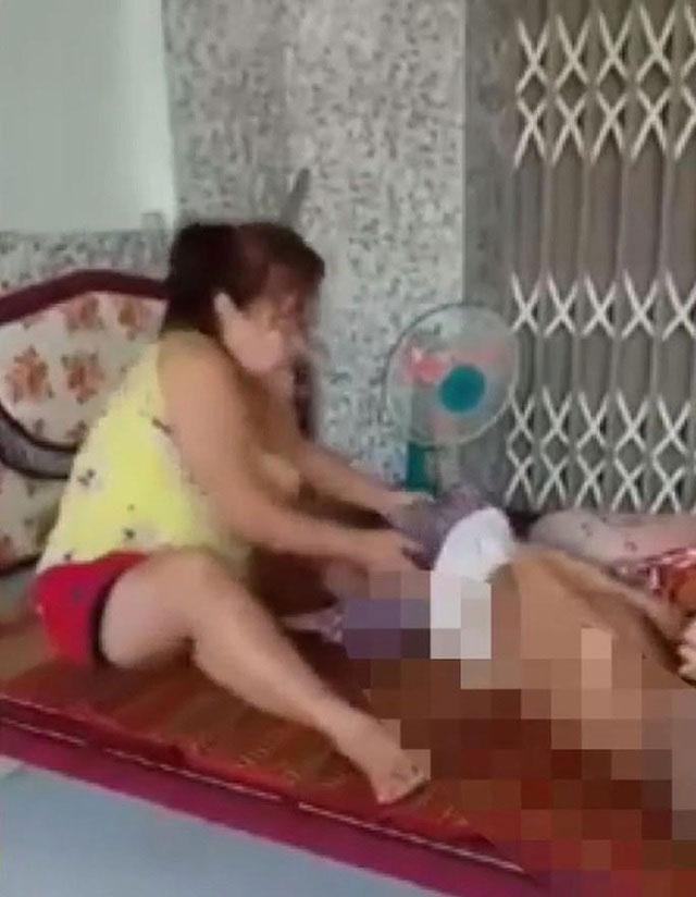 Vụ con gái chửi rủa, đánh đập mẹ 87 tuổi ở An Giang: Tôi ân hận rồi, tại nợ nần túng thiếu quá nên làm liều-1