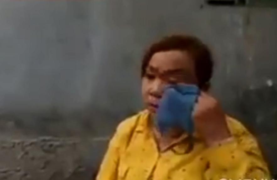 Vụ con gái chửi rủa, đánh đập mẹ 87 tuổi ở An Giang: Tôi ân hận rồi, tại nợ nần túng thiếu quá nên làm liều-4