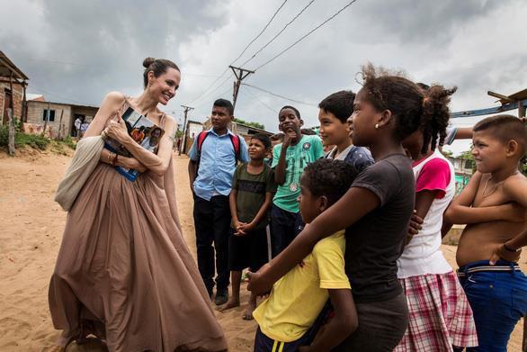 Angelina Jolie thay đổi như thế nào sau 4 năm chia tay Brad Pitt?-12