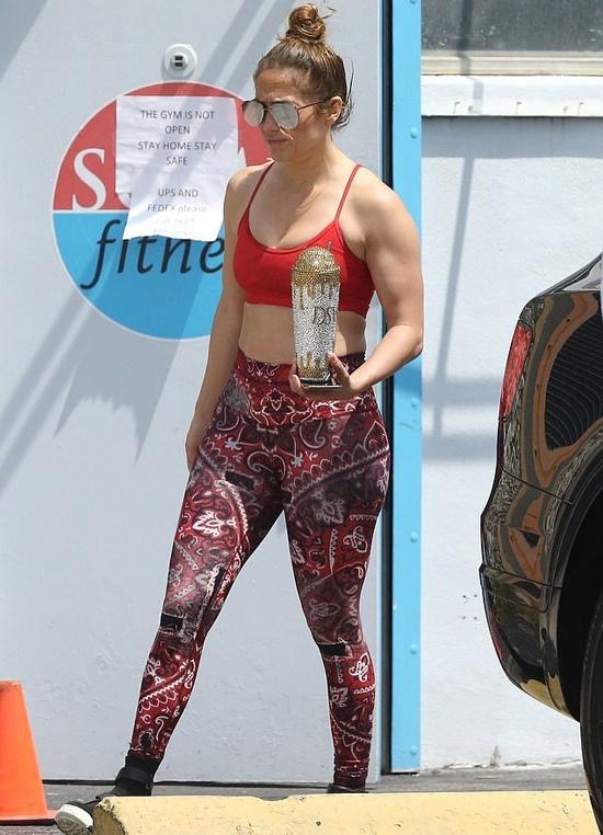 Jennifer Lopez bị chỉ trích khi tới phòng gym-1