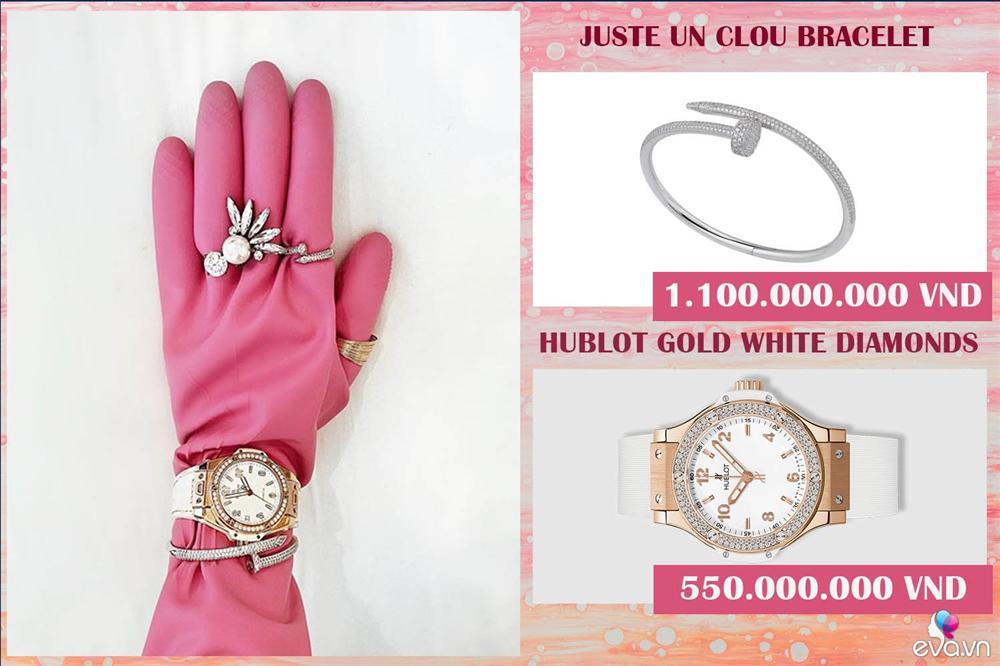 Jolie Nguyễn đeo găng tay rửa bát mà dát toàn đá quý, kim cương-4