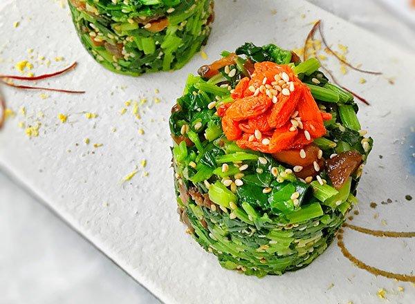 Ăn nhiều thịt ngán ngấy, vợ đảm làm ngay món ăn thanh mát từ cải bó xôi-1