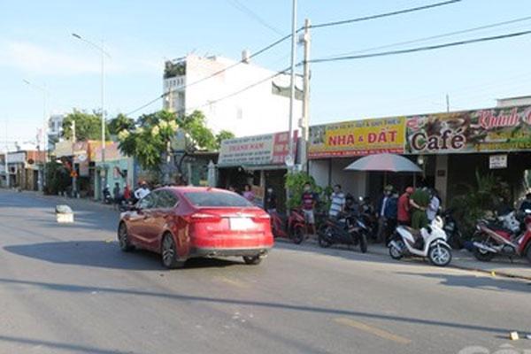 Clip: Đang lái xe ô tô, người đàn ông bị chém đứt lìa tay ở Sài Gòn-1