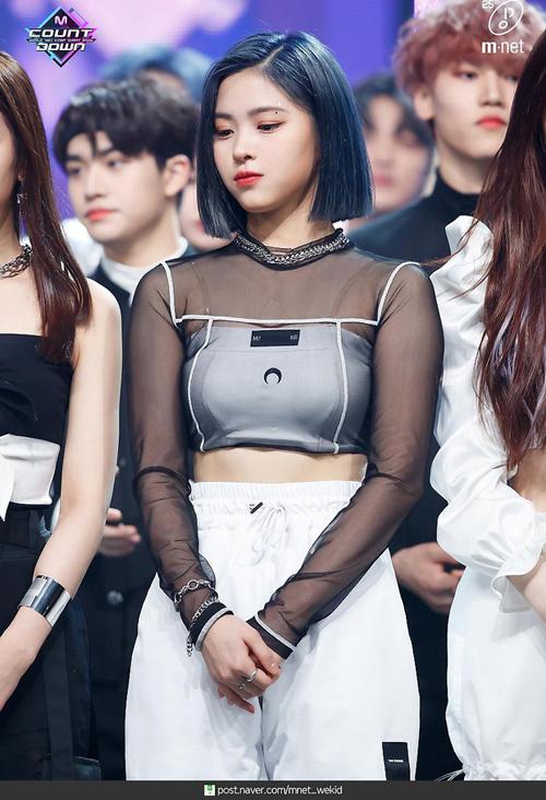 Stylist ITZY gây bức xúc khi cắt quần lót cho Ryu Jin mặc-1