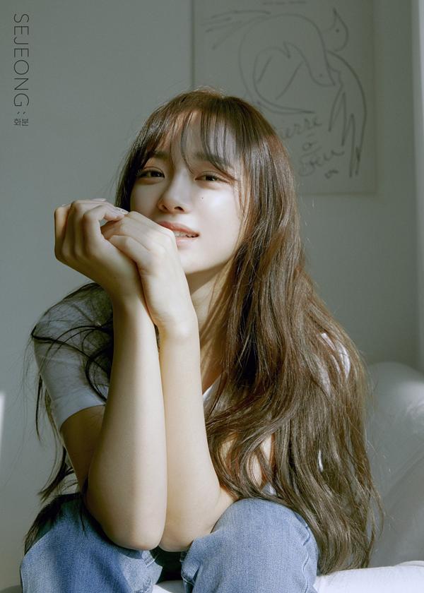 Tiểu Kim Taeyeon solo trong ê chề: Lượng album bán ra còn thua cả sản phẩm đã ra mắt 1 năm của Twice, Black Pink-5