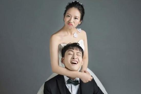 Hôn lễ online mùa dịch bất ngờ nổi tiếng với hơn 3 triệu lượt xem