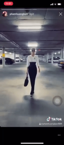 Không còn vắt vẻo mình xà như xưa, Phạm Hương catwalk trong gara vừa nhẹ nhưng vẫn sang-1