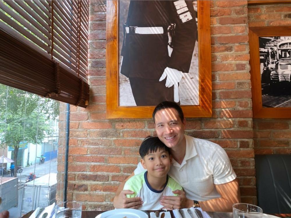 Hồ Ngọc Hà khoe khoảnh khắc cực tình cảm của Kim Lý và Subeo, nhìn chẳng khác nào cha con-7