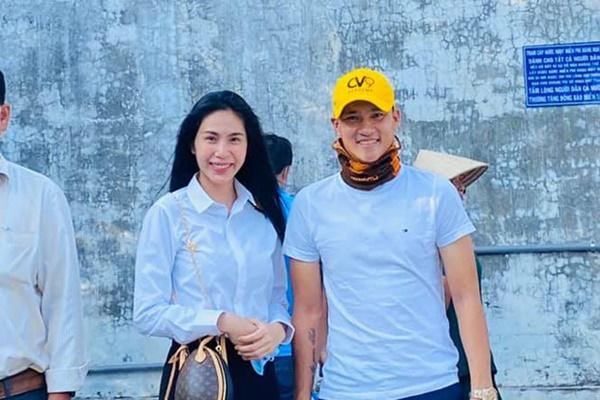 Thủy Tiên bênh vực Công Vinh khi ông xã bị mắng từ thiện xa xôi mà quên mất nơi sinh trưởng-6