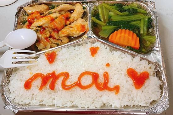 Cận cảnh 'cơm cách li': Đảm bảo dinh dưỡng, đẹp mắt lại đáng yêu hết sẩy