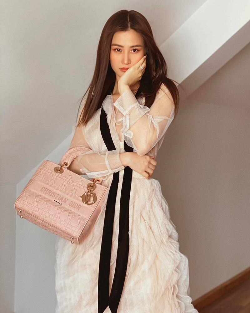 Xuất hiện với gương mặt khác lạ, Đông Nhi dính nghi vấn sửa mũi-1