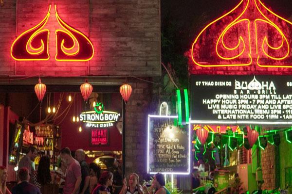 Hỏa tốc Covid-19: Những trường hợp nào được ra đường trong 15 ngày cách ly xã hội?-3