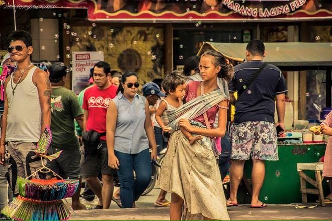 ‘Cô bé ăn xin’ nổi tiếng 4 năm trước đổi đời nhờ làm người mẫu-2