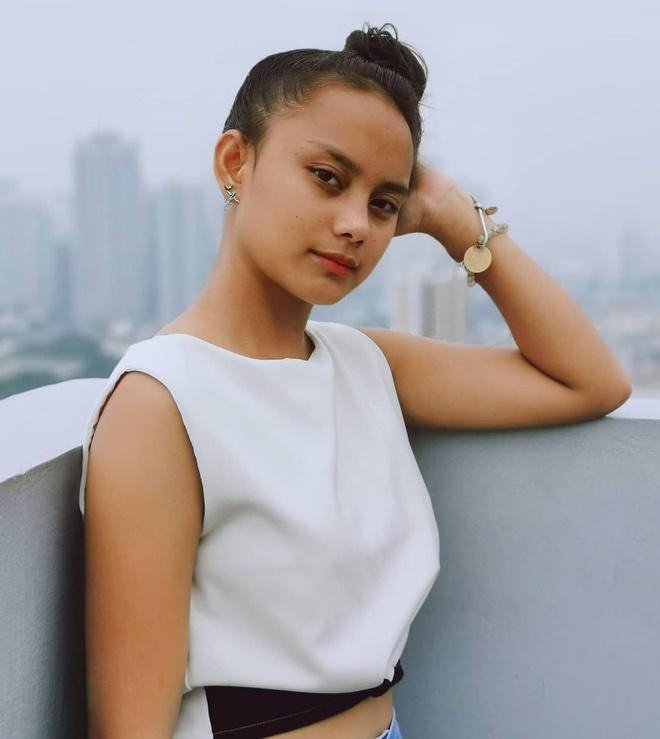 ‘Cô bé ăn xin’ nổi tiếng 4 năm trước đổi đời nhờ làm người mẫu-11