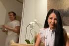 Hồng Nhung livestream ở nhà vô tình lộ mặt bạn trai ngoại quốc