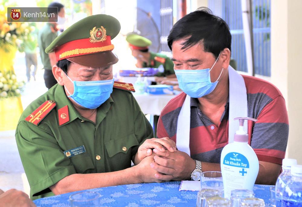 Nghẹn lòng lễ tang của 2 chiến sỹ công an hi sinh trong lúc truy bắt nhóm đua xe cướp giật: Đồng đội ơi!-4