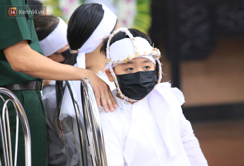 Nghẹn lòng lễ tang của 2 chiến sỹ công an hi sinh trong lúc truy bắt nhóm đua xe cướp giật: Đồng đội ơi!-13