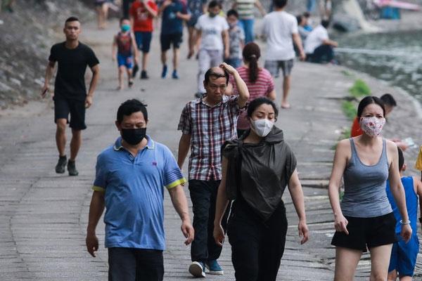 3 người Hà Nội bị phạt khi ra đường không cần thiết-2