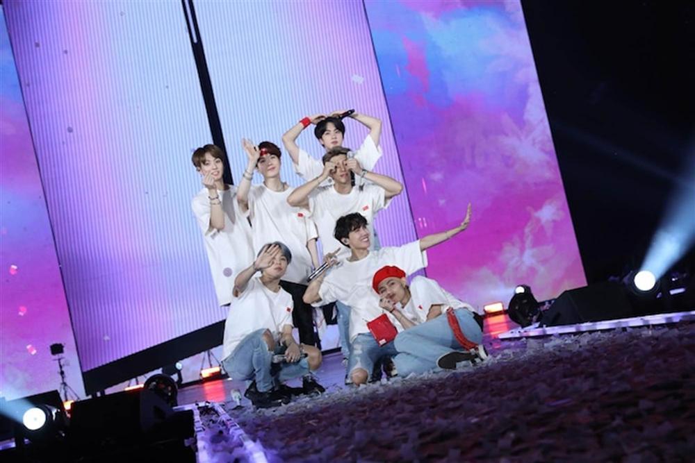 Tạm ngưng nhiều concert, fan vẫn có dịp hội ngộ BTS với loạt chương trình lên sóng màn ảnh nhỏ-4