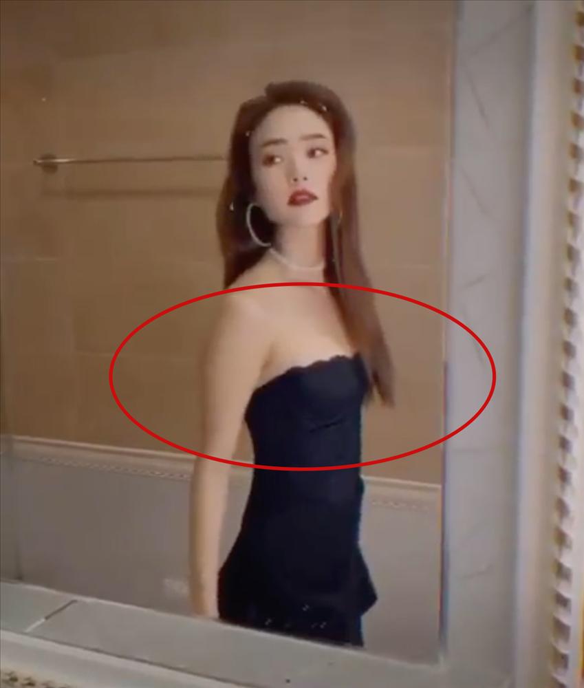 Minh Hằng lộ thân hình đô con cùng cánh tay lực điền-5