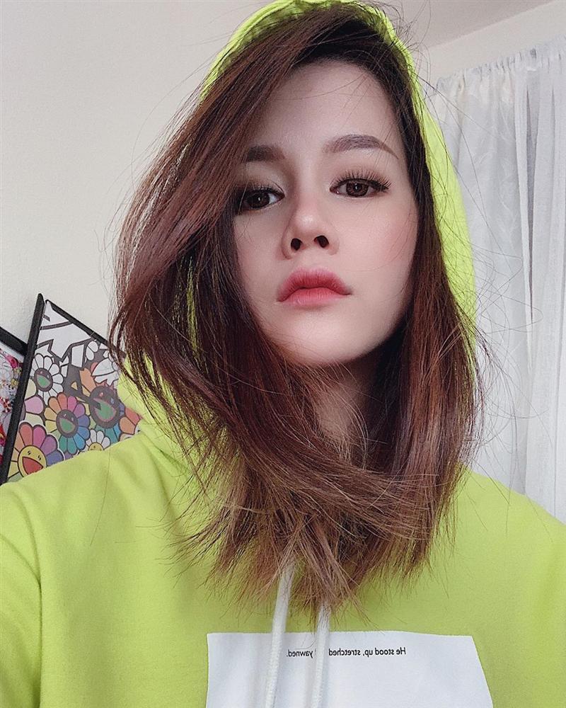 An Nguy tái xuất hack tuổi với áo hoodie - Decao giảm 7 kg sau chia tay Châu Bùi-1