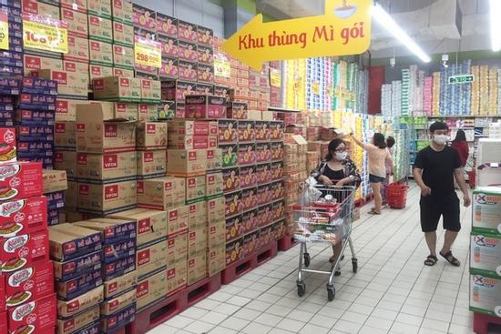 Chợ, siêu thị TP.HCM vắng khách ngày thứ 3 cách ly xã hội