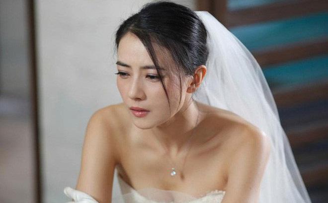 Đang trong lễ ăn hỏi, chồng thú nhận sự thật cay đắng làm quan viên hai họ bỏ chạy-2