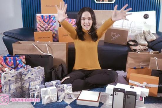 Từ ngày lấy Duy Mạnh làm chồng, Quỳnh Anh hiếm khi khoe hàng hiệu xa xỉ như xưa