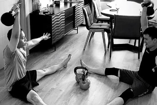 Tóc Tiên lần đầu đăng ảnh chồng sau lễ cưới