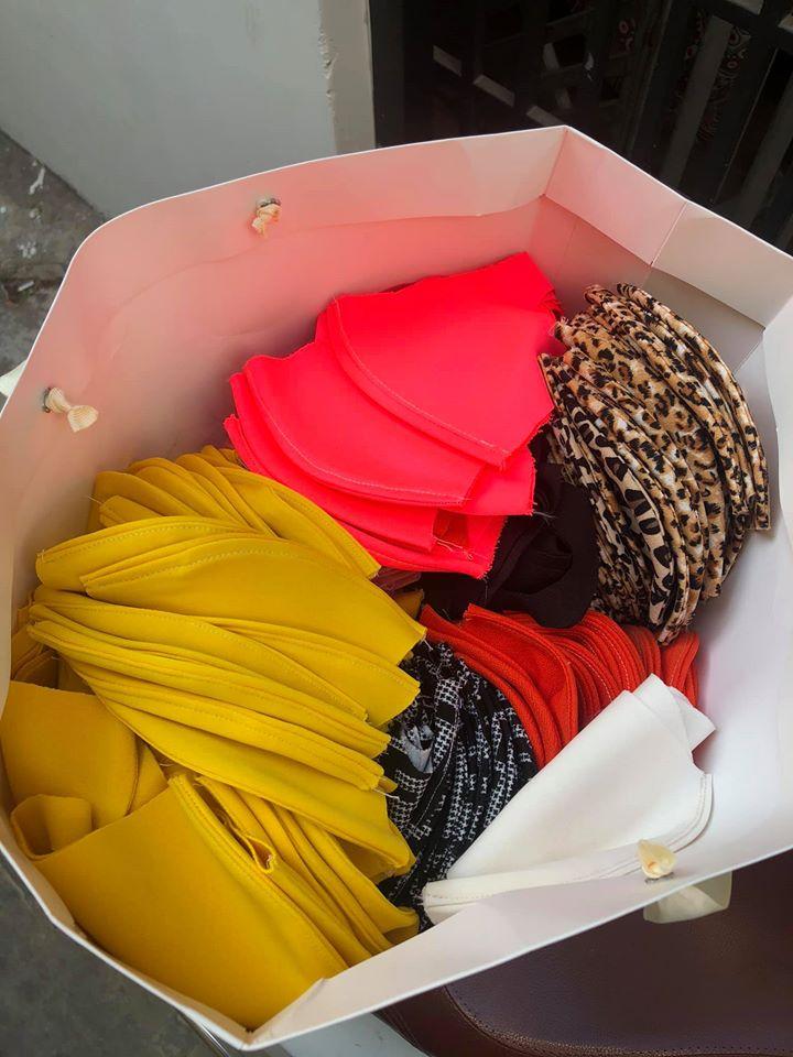 Á hậu Hoàng Thùy phát 700 chiếc khẩu trang tự may cho người lao động nghèo-7