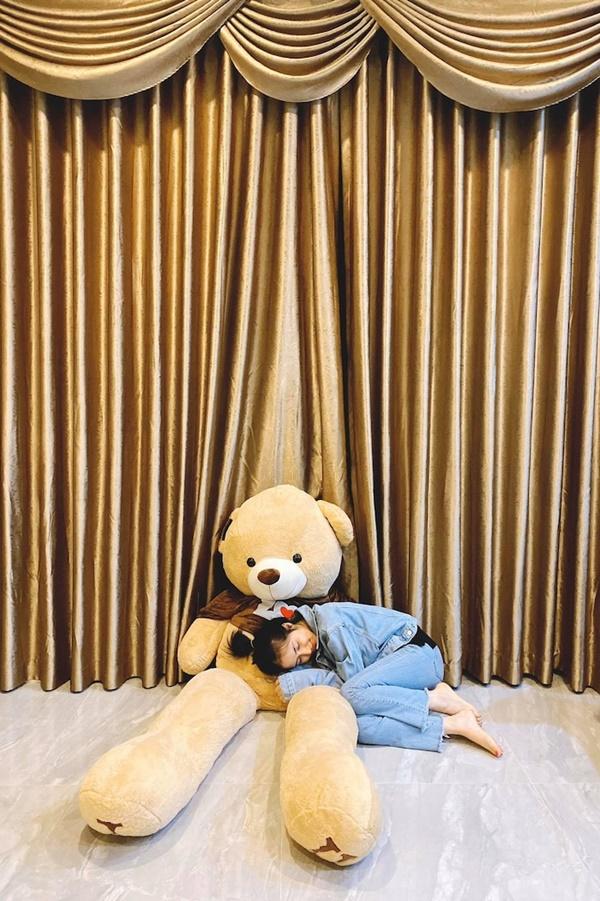 Dành cả thanh xuân đấu tranh tư tưởng ra MV hay không, Hoà Minzy đích thị là cô gái thiếu nghị lực của Vpop-2