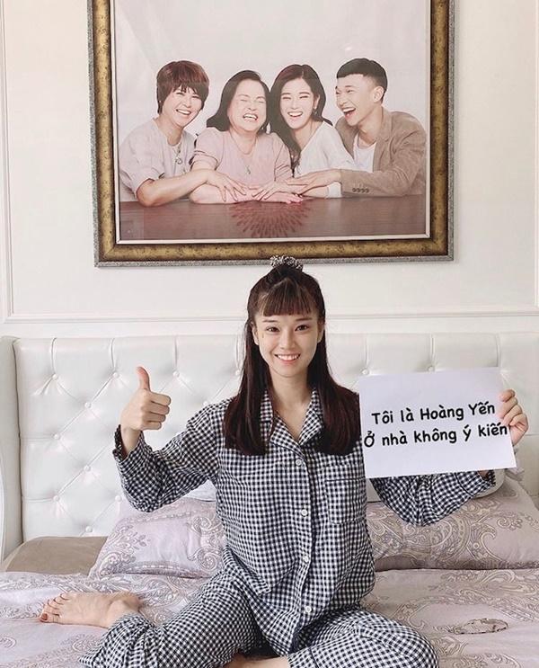 Sao Việt cách li tại gia: 2 thái cực rõ rệt, người kín như bưng - người gợi cảm vô đối-15