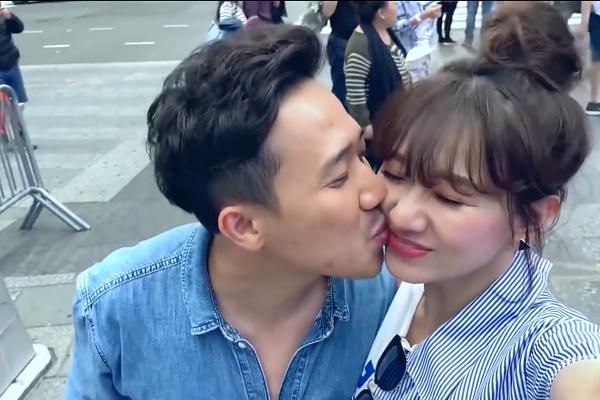 Trấn Thành nhảy múa kiểu gì mà để cắm đầu vào cả màn hình điện thoại thế kia?-5