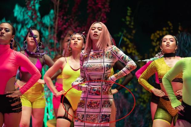 Trước Hoàng Thùy Linh, hotgirl ngủ gật Nhã Tiên cũng diện áo dài không quần và MV bay màu thê thảm chỉ trong 1 nốt nhạc-11