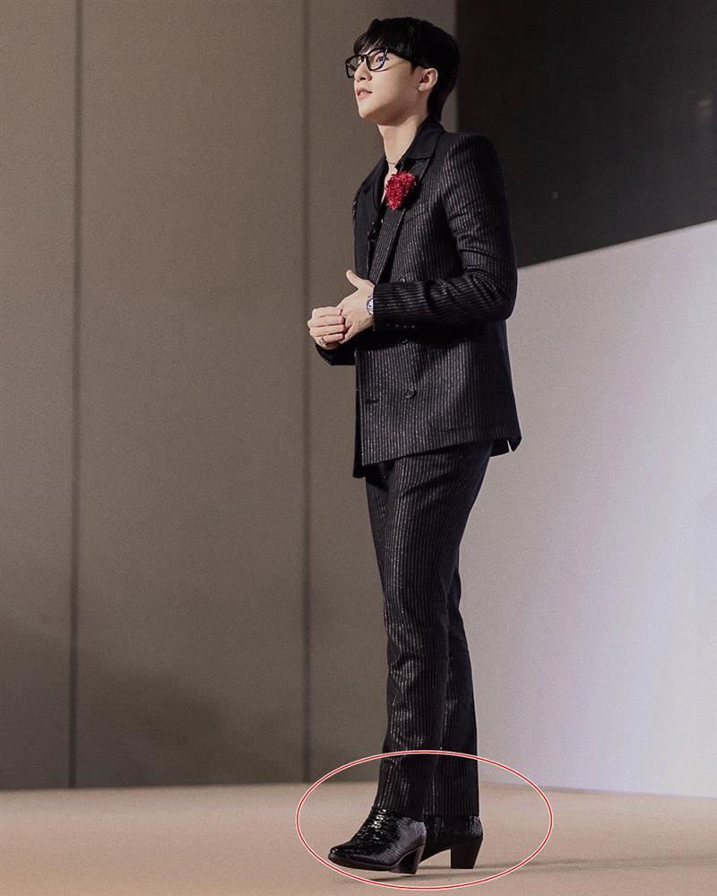 Chán style hip hop bụi phủi, Sơn Tùng giờ đóng bộ, mặc quần ống loe, giày gót cao nữ tính-5