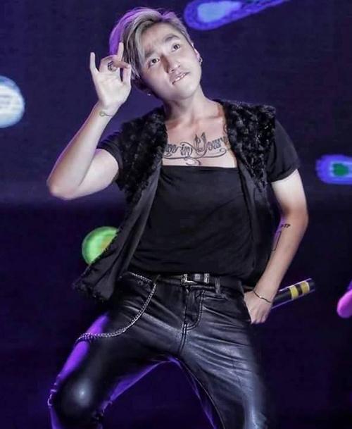 Chán style hip hop bụi phủi, Sơn Tùng giờ đóng bộ, mặc quần ống loe, giày gót cao nữ tính-11