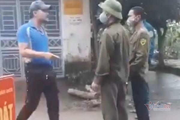 Chủ tịch phường bị chém khi đi kiểm tra đeo khẩu trang chống dịch Covid-19-2