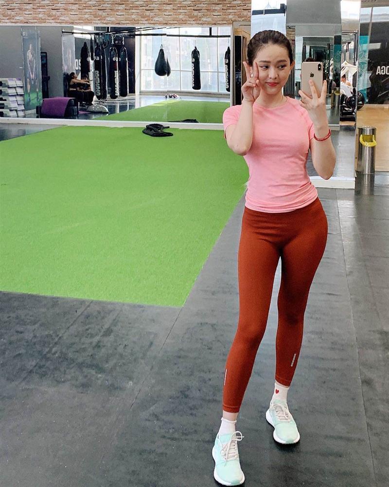 Hô to quyết tâm giảm cân, Thuý Vi mới ở nhà tránh dịch một thời gian đã lại phát tướng?-9
