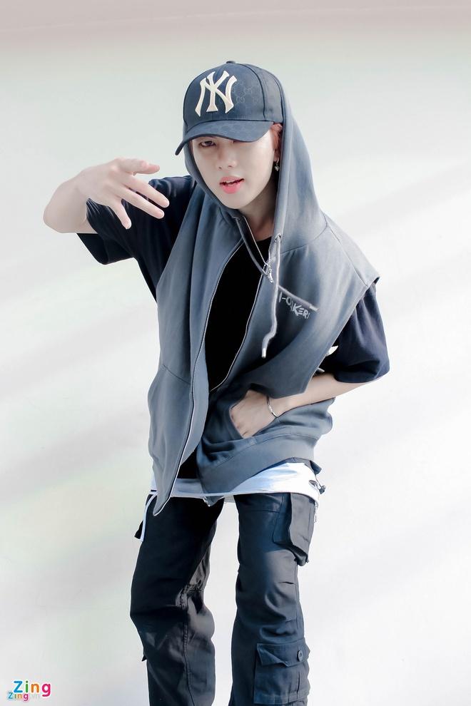 Hot boy sinh năm 1998 của Vpop bị bạn gái tố yêu 2 người cùng một lúc-1