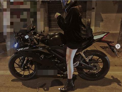 Phản ứng của Nhật Lê khi bị antifan hỏi xoáy chuyện bị Quang Hải đá lần 2-1