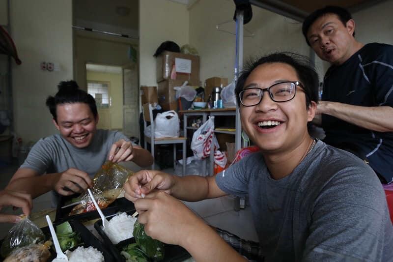 Chí Tài phải đi cách ly tập trung, du học sinh cùng phòng tiết lộ tính cách danh hài-2