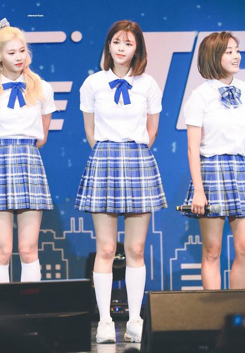 Style nữ sinh khác biệt của Twice, Red Velvet và BlackPink-4