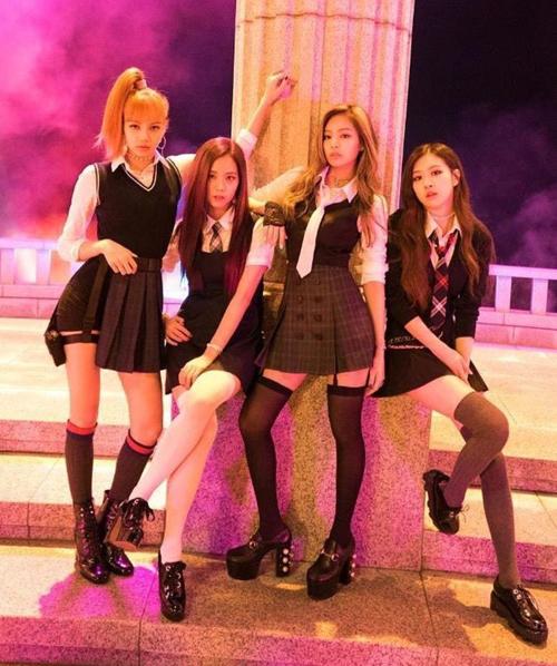 Style nữ sinh khác biệt của Twice, Red Velvet và BlackPink-10