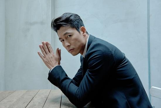 Công ty quản lý thông báo cha của nam diễn viên Jung Woo Sung đã qua đời. Anh nghe tin khi đang quay bộ phim “Guardian” tại Busan. Hiện tại Jung Woo Sung đã về để chịu tang.